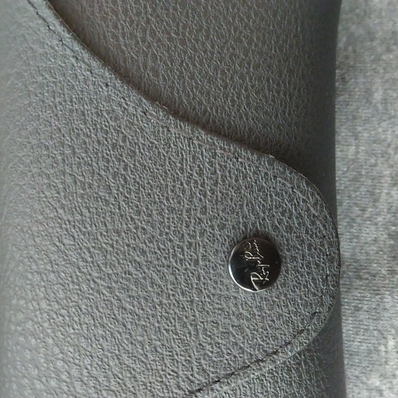 Ray Ban sunglasses case - Picture 3 of 5